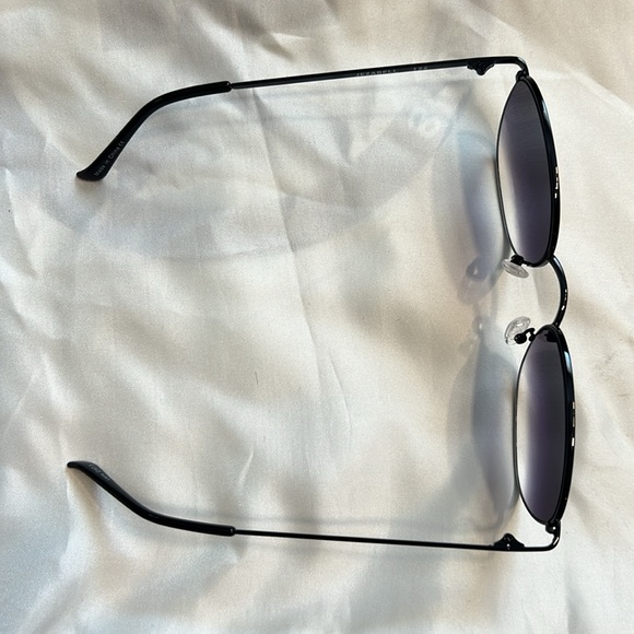 Quay Australia Black and Purple Sunglasses - Picture 2 of 2